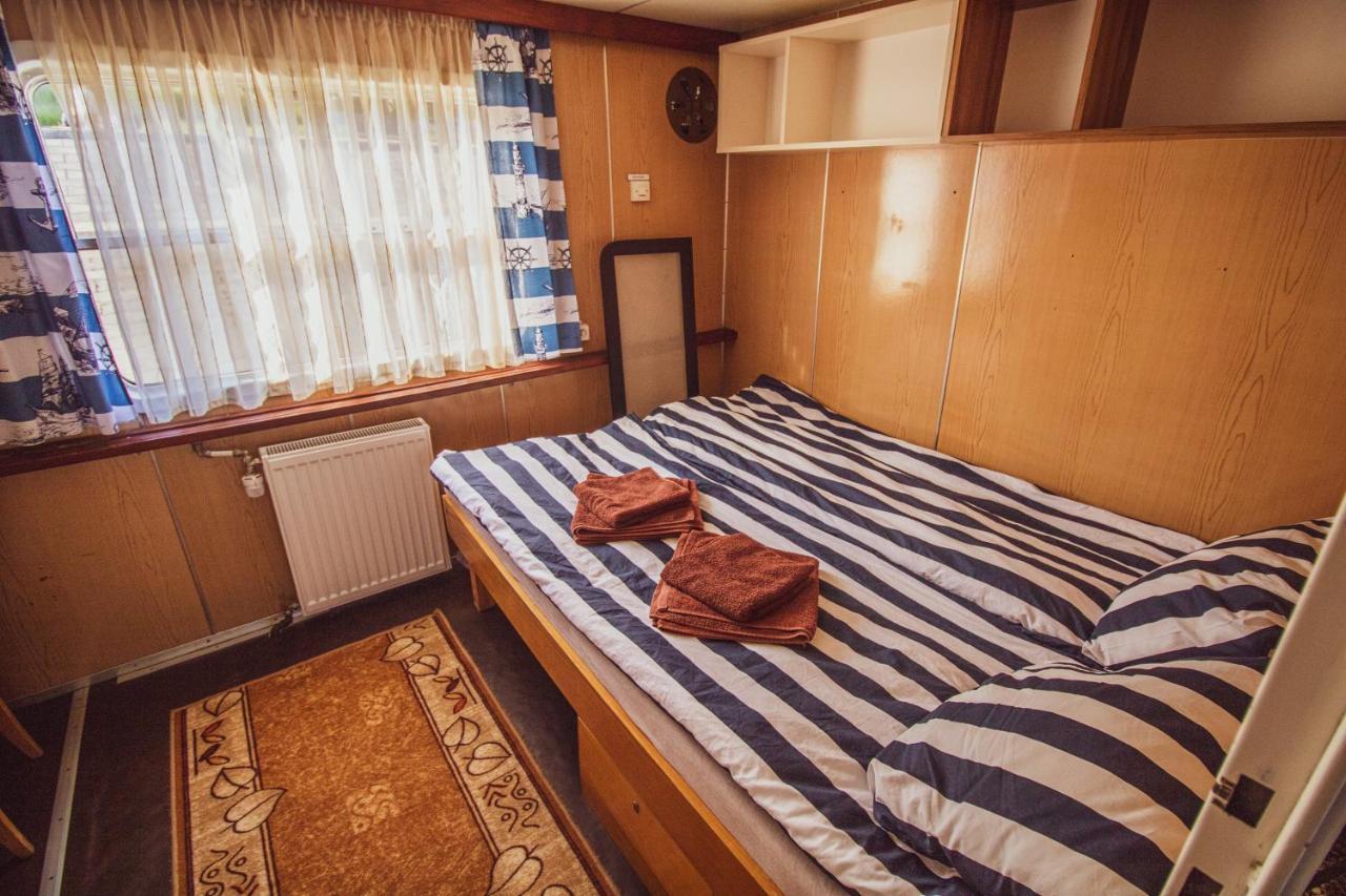 Barka Atena Hostel *