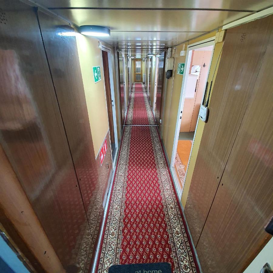 Barka Atena Hostel *